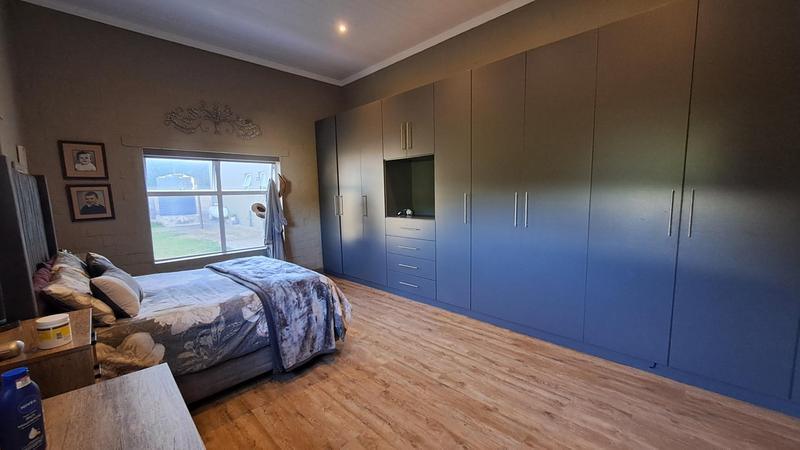 6 Bedroom Property for Sale in Stilbaai Wes Western Cape